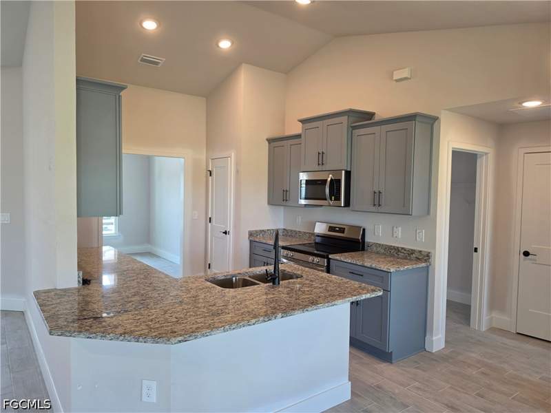 4 bedroom SingleFamilyResidence at 925 NW 8th Pl, Cape Coral, Cape Coral — photo 4