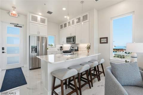 855 Lagoon St 1, Fort Myers Beach FL - photo 13 of 44