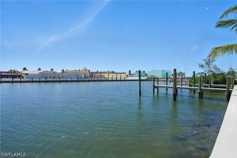 855 Lagoon St 4, Fort Myers Beach FL - photo 13 of 41