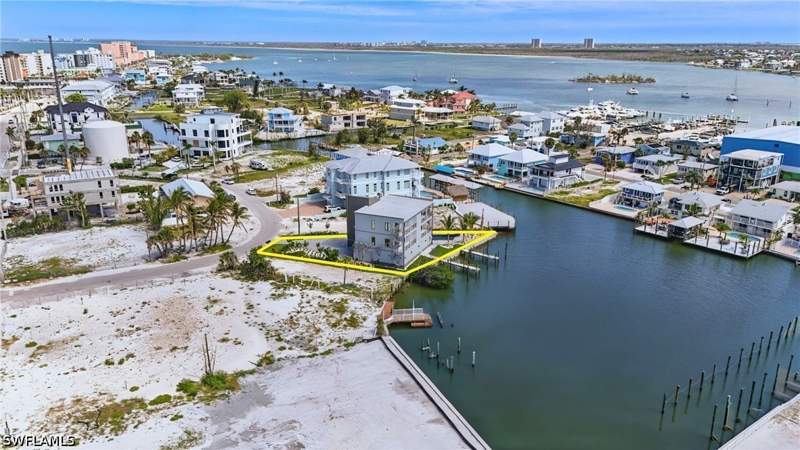 2 bedroom Condominium at 855 Lagoon ST 4, ISLAND SHORES, Fort Myers Beach — photo 3