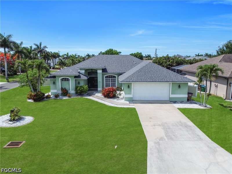 4 bedroom SingleFamilyResidence at 1722 SW 38th Ter, Cape Coral, Cape Coral — photo 1