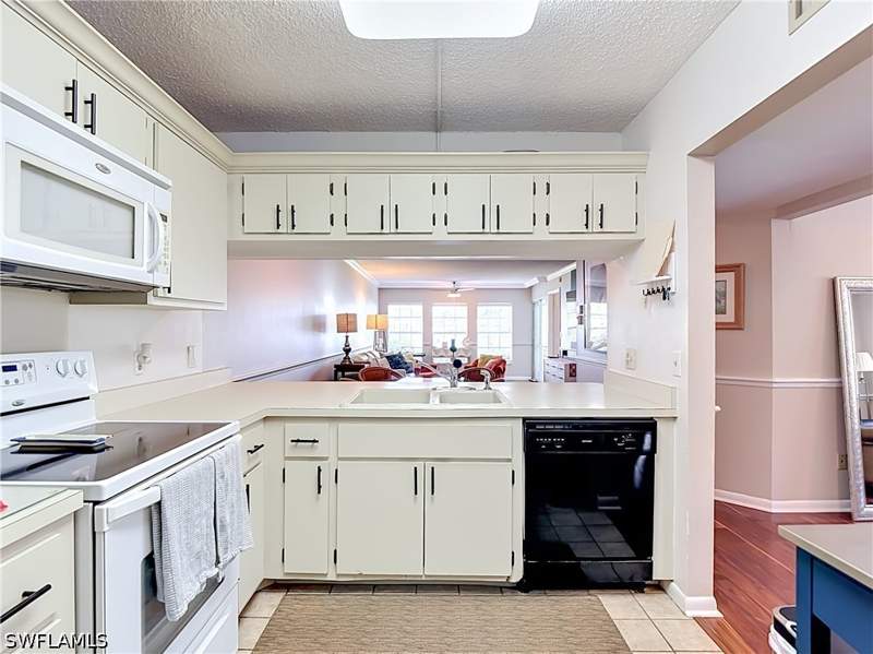 2 bedroom Condominium at 1708 Kings Lake Blvd 5-106, Greenfield Village, Naples — photo 5