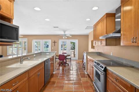 12279 Matlacha Blvd, Matlacha Isles FL - photo 14 of 47