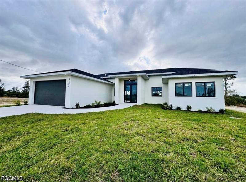 3 bedroom SingleFamilyResidence at 3424 NE 21st Pl, Cape Coral, Cape Coral — photo 2
