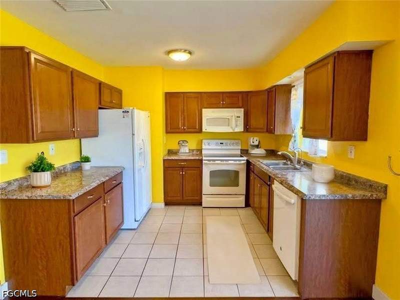2 bedroom SingleFamilyResidence at 1313 Cleveland Ave, Lehigh Acres, Lehigh Acres — photo 4