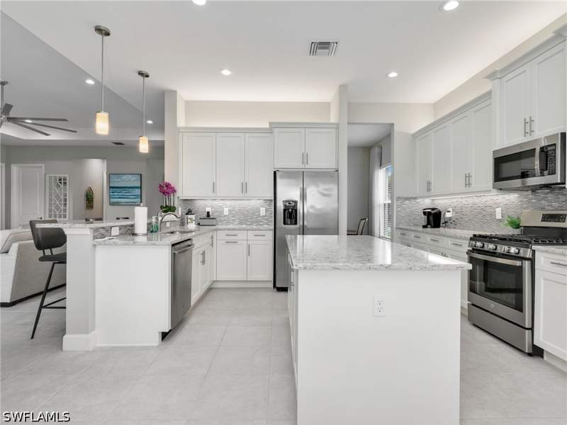 3 bedroom SingleFamilyResidence at 28510 Wharton Dr, Valencia Bonita, Bonita Springs — photo 4