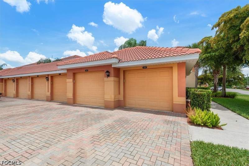 2 bedroom Condominium at 13750 Julias Way 528, Palmetto Cove, Fort Myers — photo 2