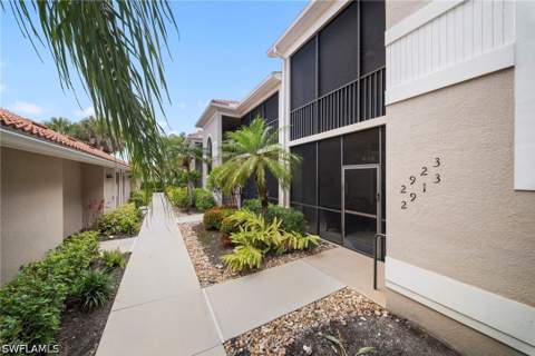 10306 Heritage Bay Blvd 2913, Naples FL - photo 6 of 49