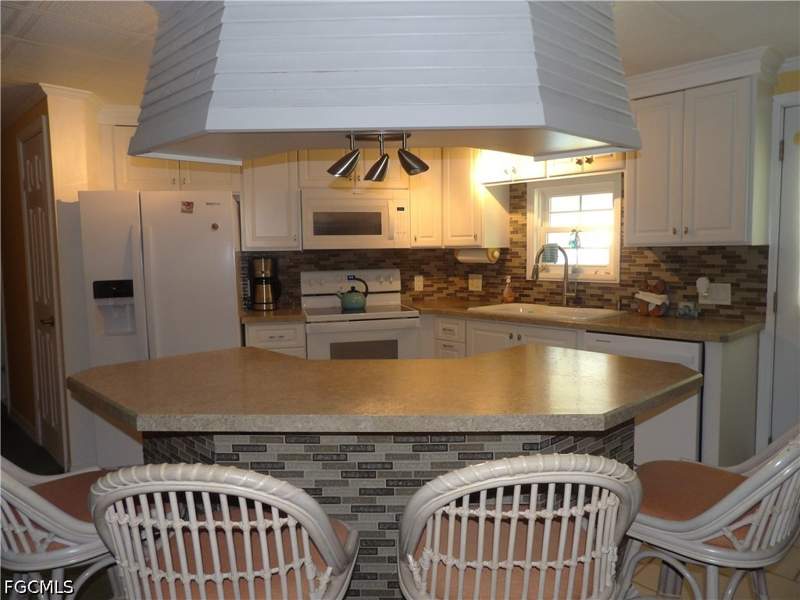 2 bedroom ManufacturedHome at 242 Shrub Ln N, Forest Park Mobile Home, North Fort Myers — photo 3