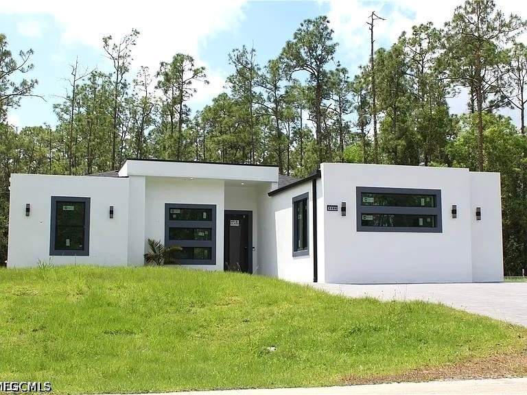 4 bedroom SingleFamilyResidence at 2504 E 2nd St, Lehigh Acres, Lehigh Acres — photo 3