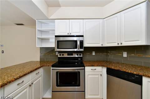9 Park Lane Cir, Lehigh Acres FL - photo 13 of 41
