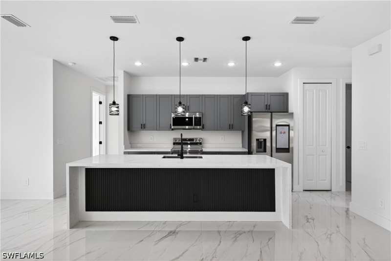 4 bedroom SingleFamilyResidence at 370 Butler Ave S, Lehigh Acres, Lehigh Acres — photo 1