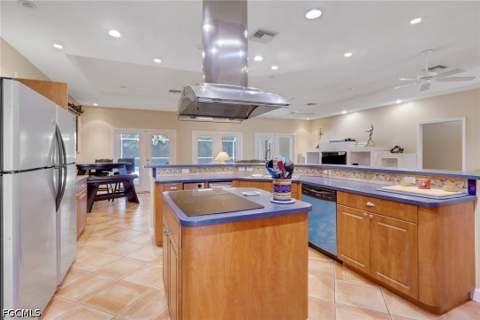 1357 Osceola Dr, Fort Myers FL - photo 12 of 40