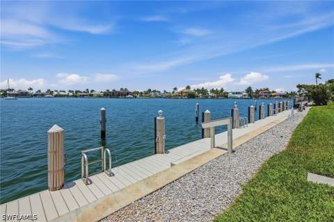 816 W Elkcam Cir 101, Marco Island FL - photo 24 of 34