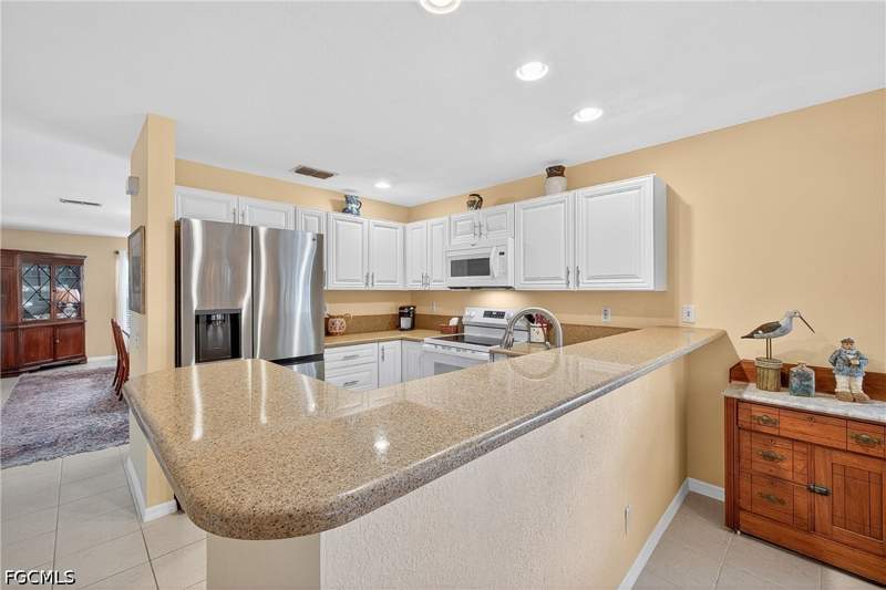 4 bedroom SingleFamilyResidence at 12835 Oakpointe Cir, Danforth Lakes, Fort Myers — photo 4