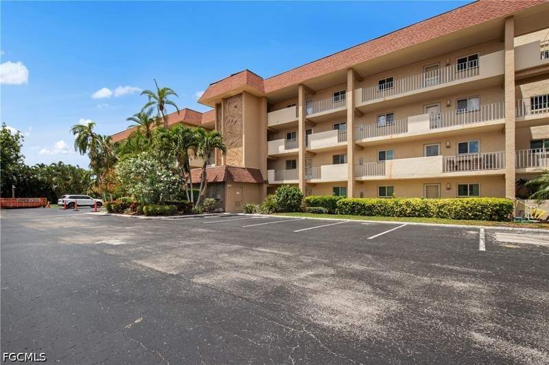 2 bedroom Condominium at 4309 Mariner Way 304, Town And River, Fort Myers — photo 2