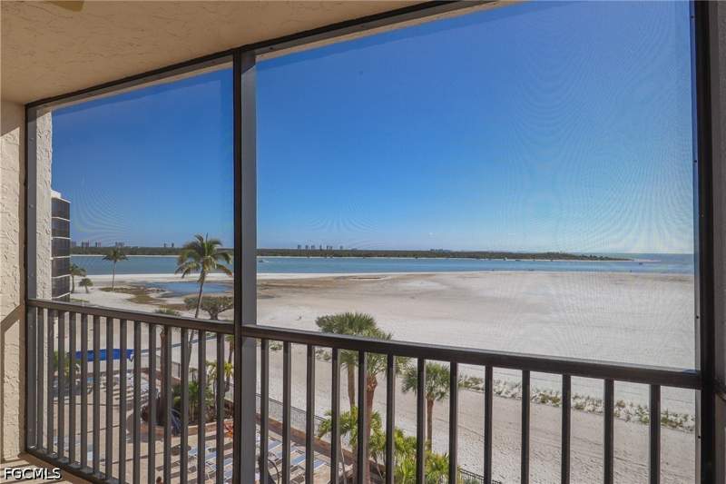 2 bedroom Condominium at 8350 Estero Blvd 423, Carlos Pointe, Fort Myers Beach — photo 4