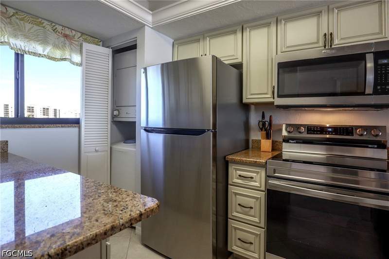 2 bedroom Condominium at 8350 Estero Blvd 423, Carlos Pointe, Fort Myers Beach — photo 5