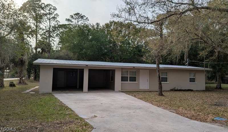 3 bedroom SingleFamilyResidence at 660 S Missouri St, Port Labelle, Labelle — photo 1