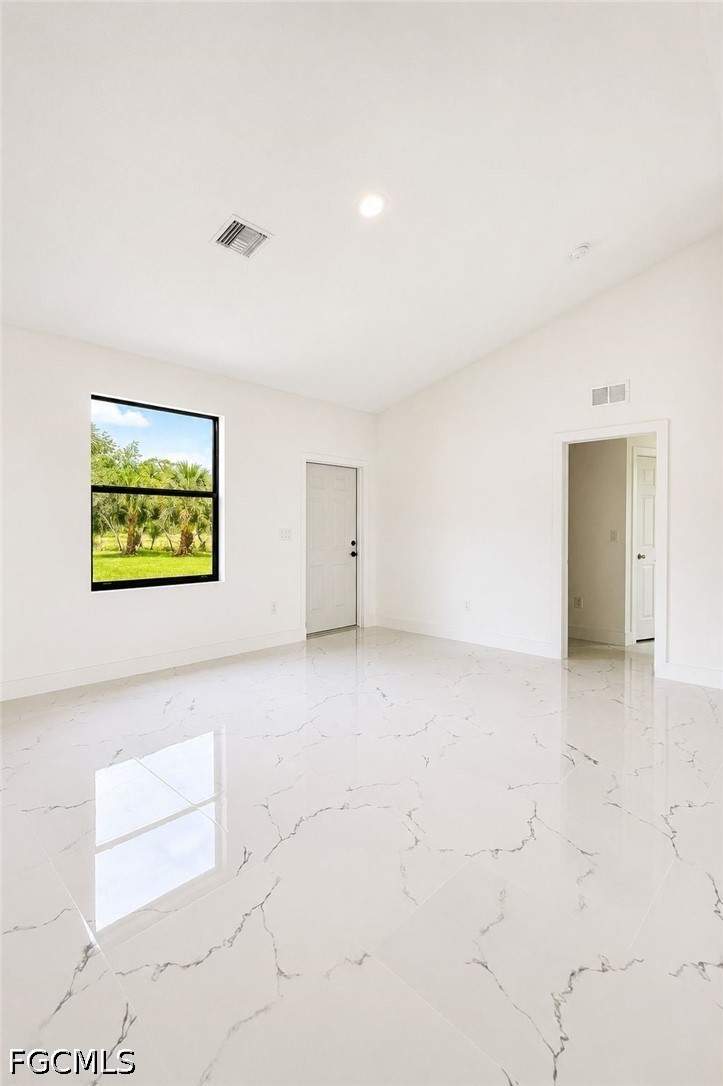 3 bedroom SingleFamilyResidence at 3052 S Beechwood Cir, Port Labelle, Labelle — photo 2