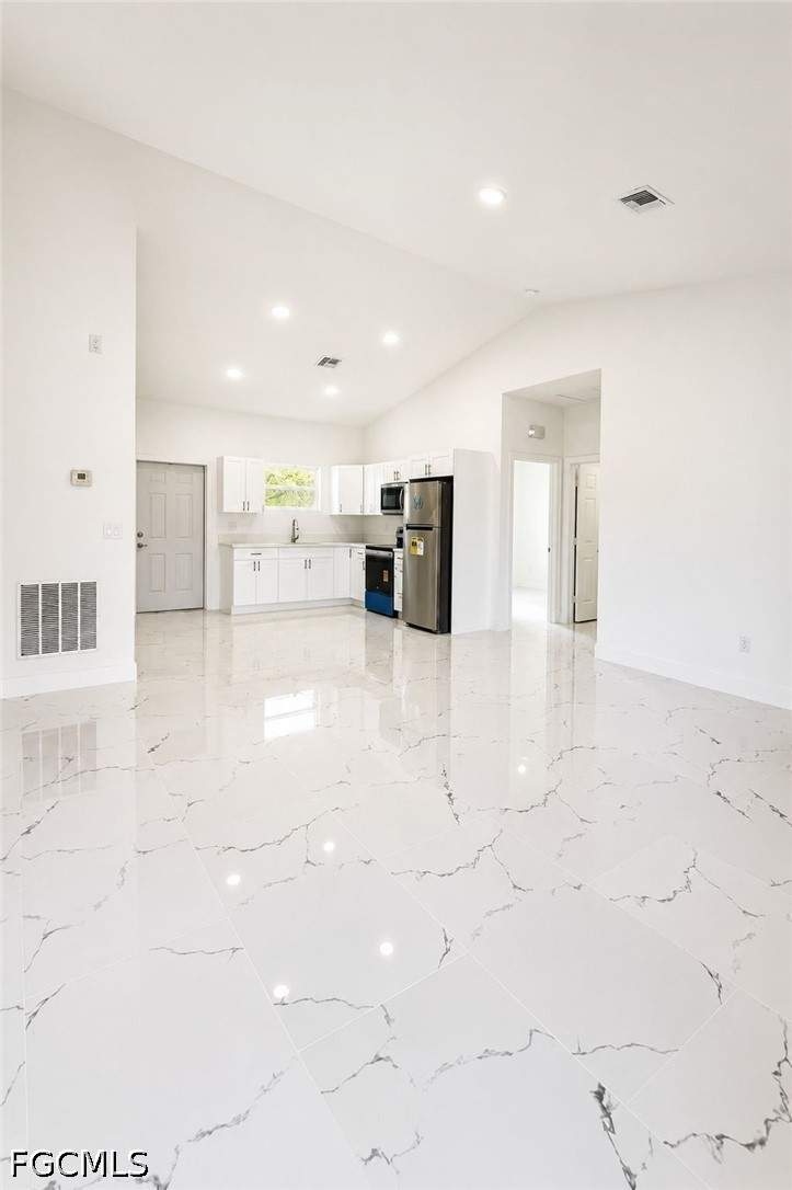 3 bedroom SingleFamilyResidence at 3052 S Beechwood Cir, Port Labelle, Labelle — photo 3