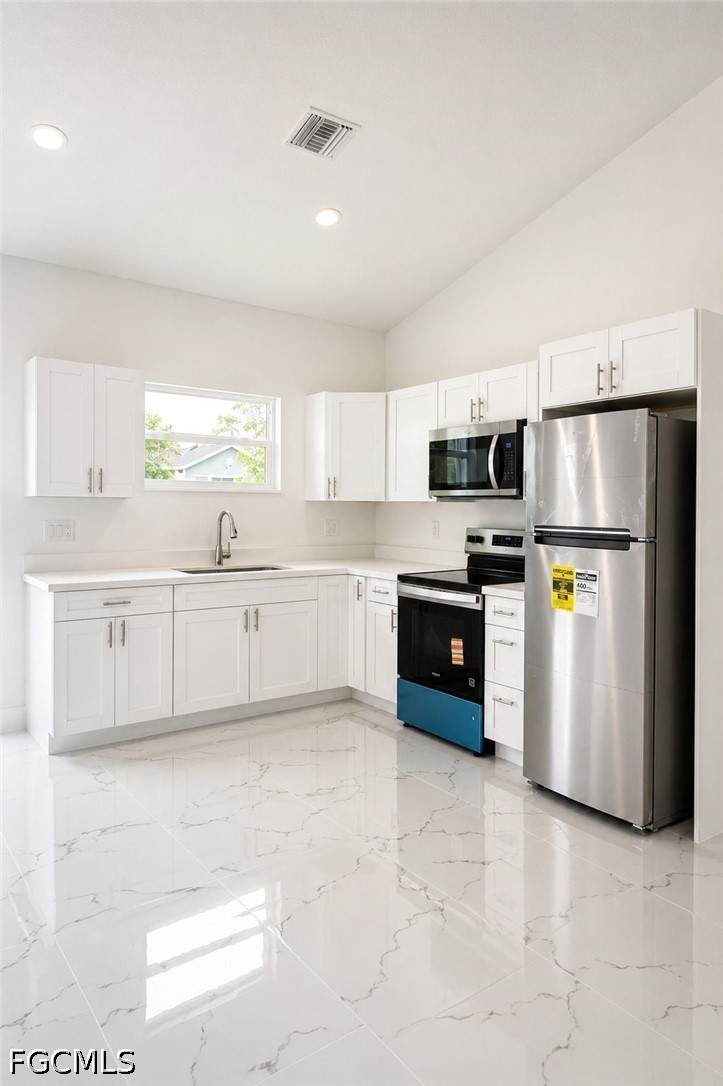 3 bedroom SingleFamilyResidence at 3052 S Beechwood Cir, Port Labelle, Labelle — photo 4