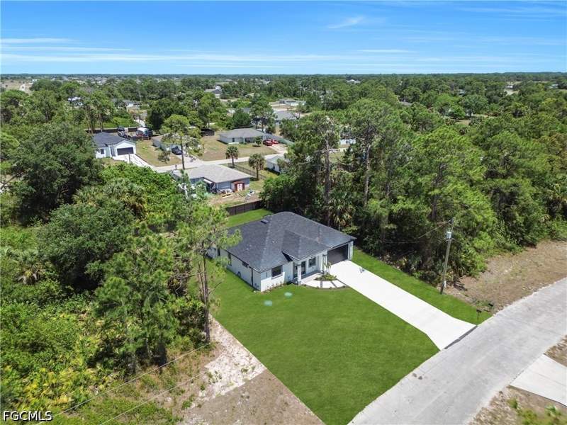 3 bedroom SingleFamilyResidence at 5035 Spinnaker Rd, Port Labelle, Labelle — photo 2