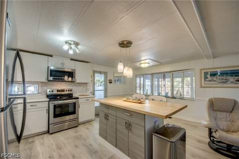 5510 Back Bay Bend, North Fort Myers FL - photo 9 of 36