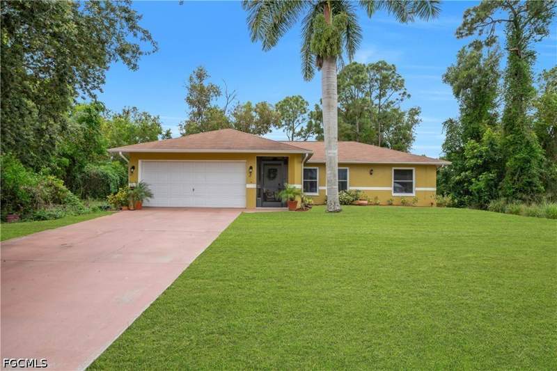 3 bedroom SingleFamilyResidence at 8434 Butternut Rd, San Carlos Park, Fort Myers — photo 2