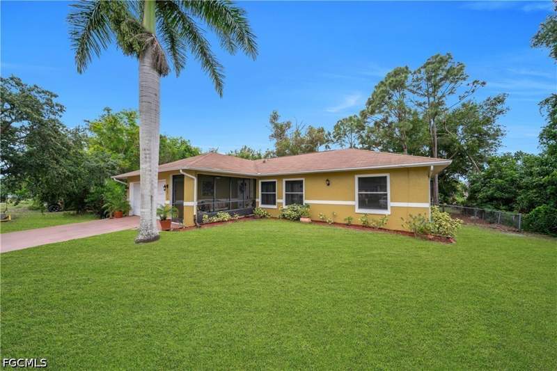 3 bedroom SingleFamilyResidence at 8434 Butternut Rd, San Carlos Park, Fort Myers — photo 4