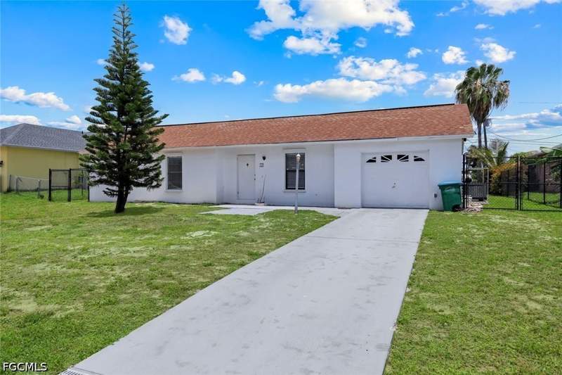 3 bedroom SingleFamilyResidence at 1307 SW 43rd Ln, Cape Coral, Cape Coral — photo 4