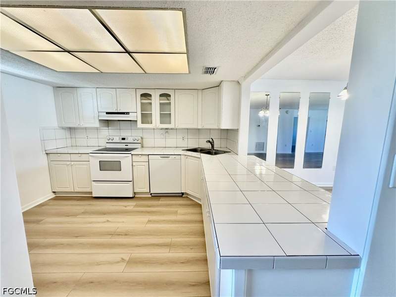2 bedroom Condominium at 9395 Pennsylvania AVE 19, SPANISH HARBOR, Bonita Springs — photo 2