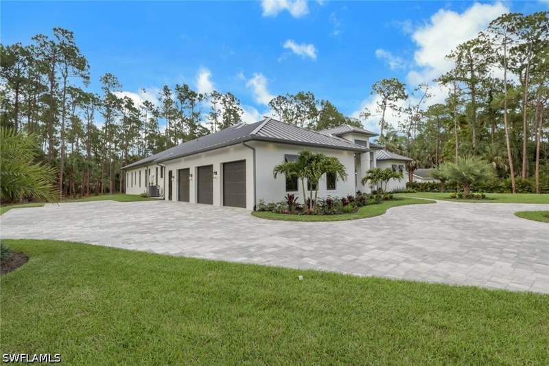 6 bedroom SingleFamilyResidence at 5025 Boxwood Way, Logan Woods, Naples — photo 5