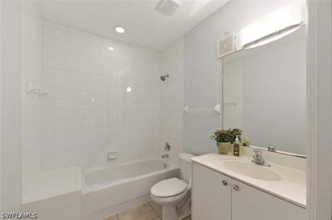 357 Robin Hood Cir 202, Naples FL - photo 17 of 26