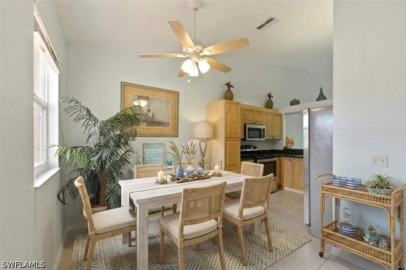 2 bedroom Attached at 357 Robin Hood Cir 202, Sherwood, Naples — photo 2