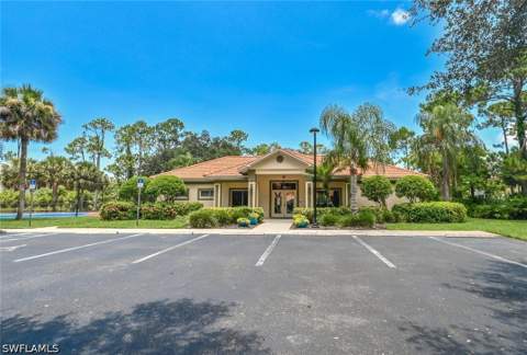 357 Robin Hood Cir 202, Naples FL - photo 23 of 26