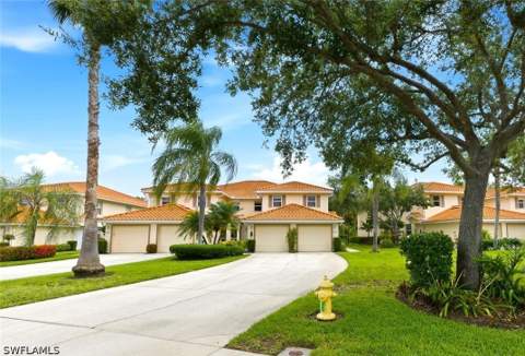 357 Robin Hood Cir 202, Naples FL - photo 7 of 26