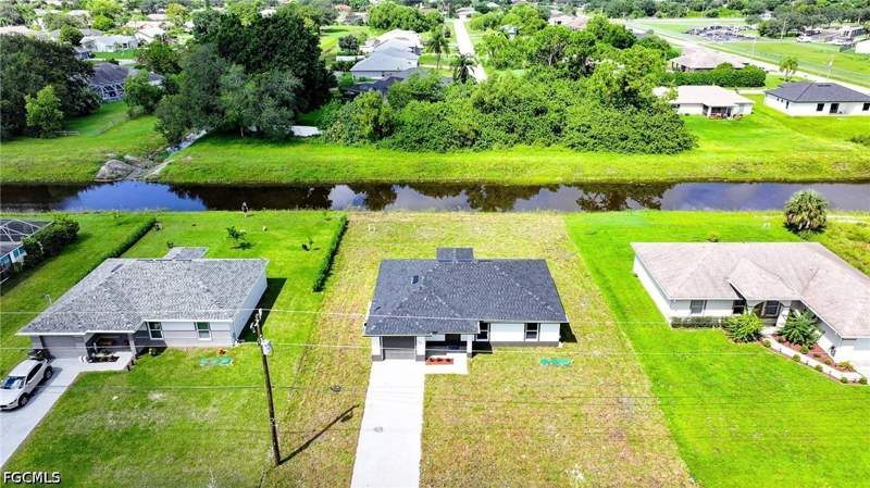 3 bedroom SingleFamilyResidence at 1011 Kent St E, Lehigh Acres, Lehigh Acres — photo 2