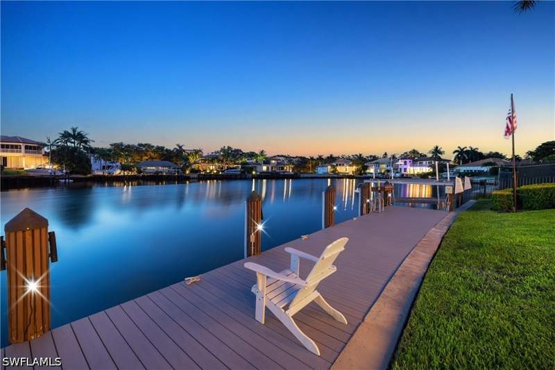 5 bedroom SingleFamilyResidence at 339 Devils Bight, Park Shore, Naples — photo 2