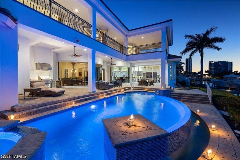 5 bedroom SingleFamilyResidence at 339 Devils Bight, Park Shore, Naples — photo 3