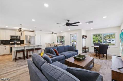 210 Hibiscus Dr, Fort Myers Beach FL - photo 7 of 31