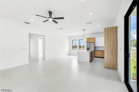 1322 NE 5th Pl, Cape Coral FL - photo 10 of 29