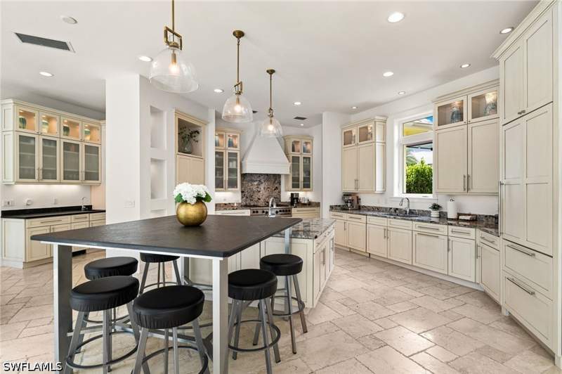 5 bedroom SingleFamilyResidence at 615 Binnacle Dr, Moorings, Naples — photo 4