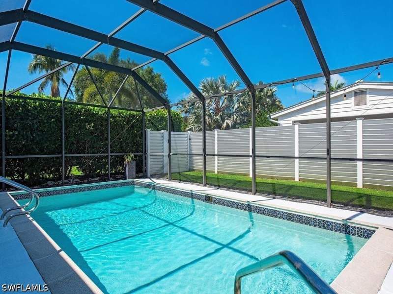 3 bedroom SingleFamilyResidence at 1195 14th Ave N, Lake Park, Naples — photo 4