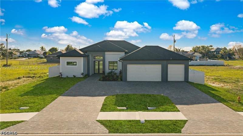 4 bedroom SingleFamilyResidence at 628 Chiquita Blvd N, Cape Coral, Cape Coral — photo 4