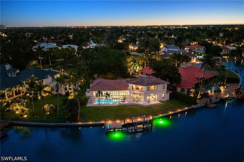 6 bedroom SingleFamilyResidence at 350 Bow Line Bend, Moorings, Naples — photo 1