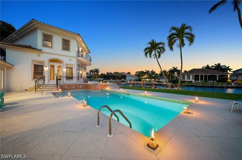 6 bedroom SingleFamilyResidence at 350 Bow Line Bend, Moorings, Naples — photo 3