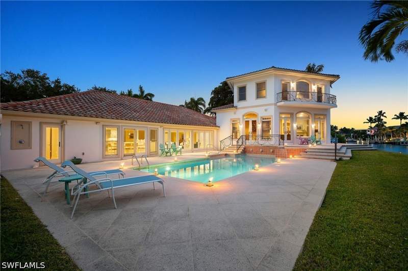 6 bedroom SingleFamilyResidence at 350 Bow Line Bend, Moorings, Naples — photo 4