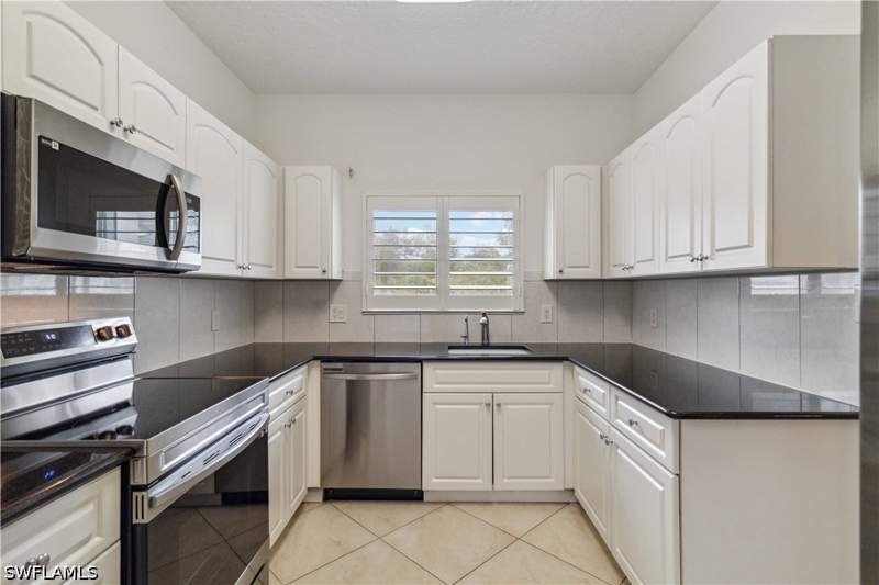 2 bedroom Attached at 604 Arbor Lake Dr 6-103, Arbor Trace, Naples — photo 2