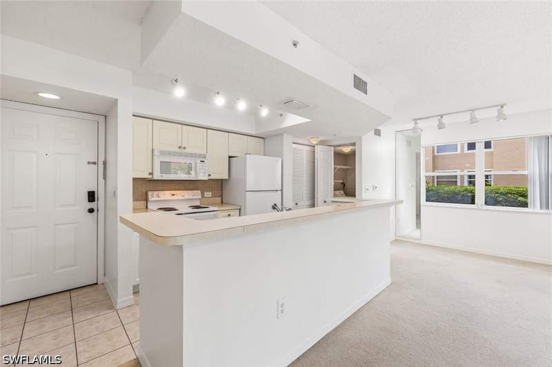 1 bedroom Condominium at 8920 Colonnades Ct E 518, San Mirage, Bonita Springs — photo 4